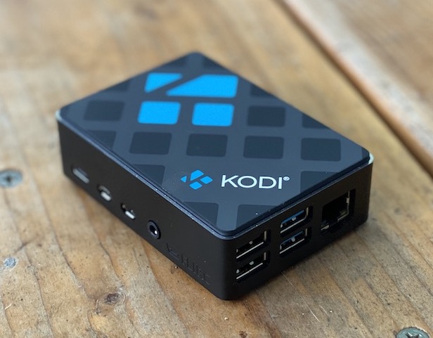 Maple, a Raspberry Pi 4B/8GB housed in a Kodi-themed FLIRC passively cooled case